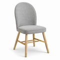 Chaise contemporaine en tissu gris avec pieds en bois clair et embouts dorés, 50 x 55 x 85 cm